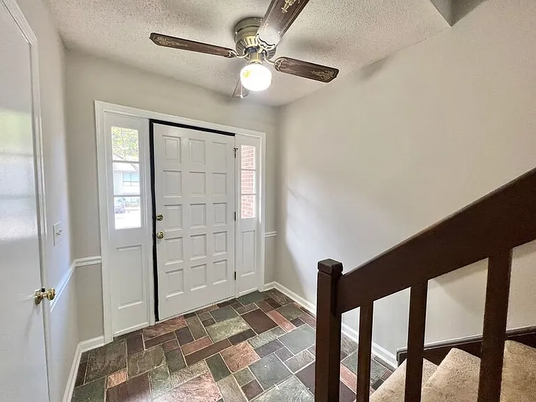 6011 Dixon Dr — Photo 2