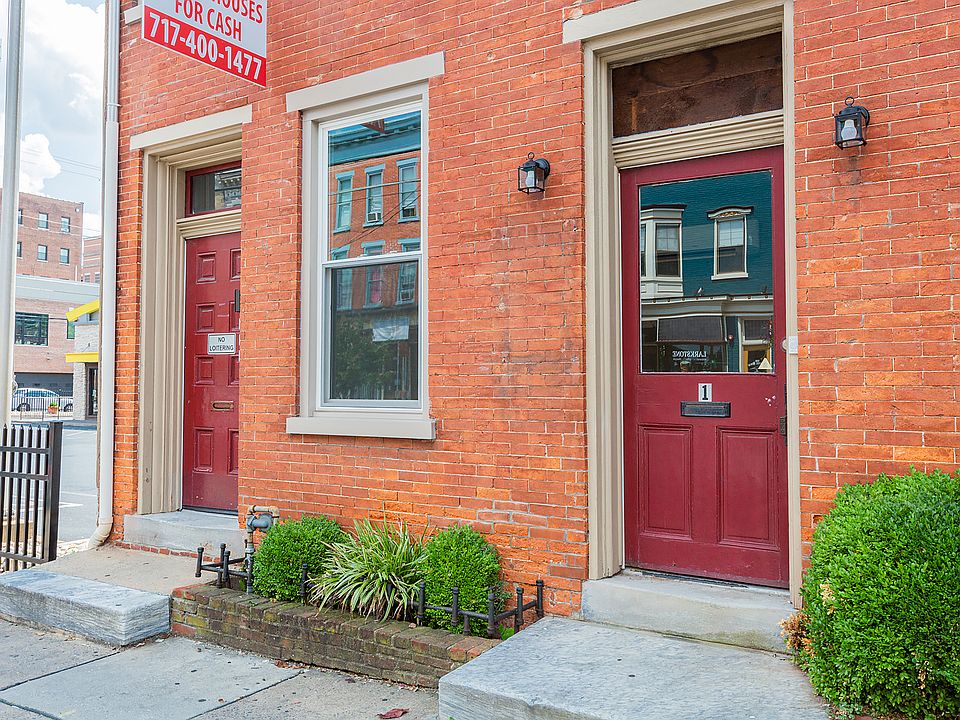 1st image of 218 W King St #11301613