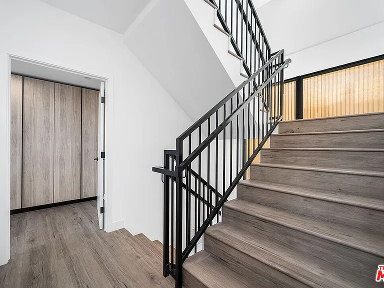 1016 N Martel Ave #Townhouse 108 — Photo 12