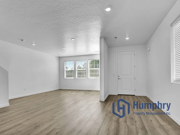 192 N Stratus Way — Photo 7