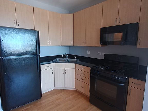 2nd image of 3575 S Archer Ave #303