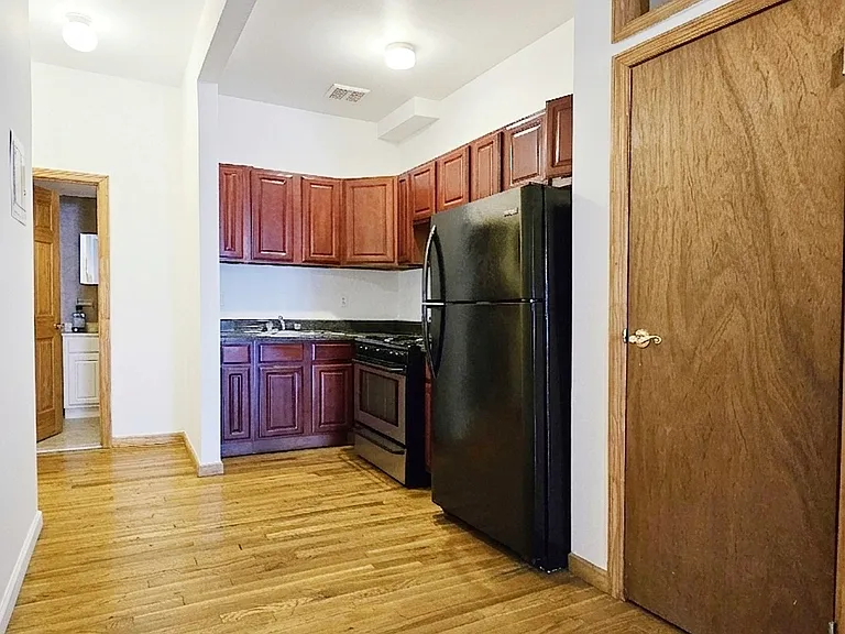 1064 Myrtle Ave #2R — Photo 2