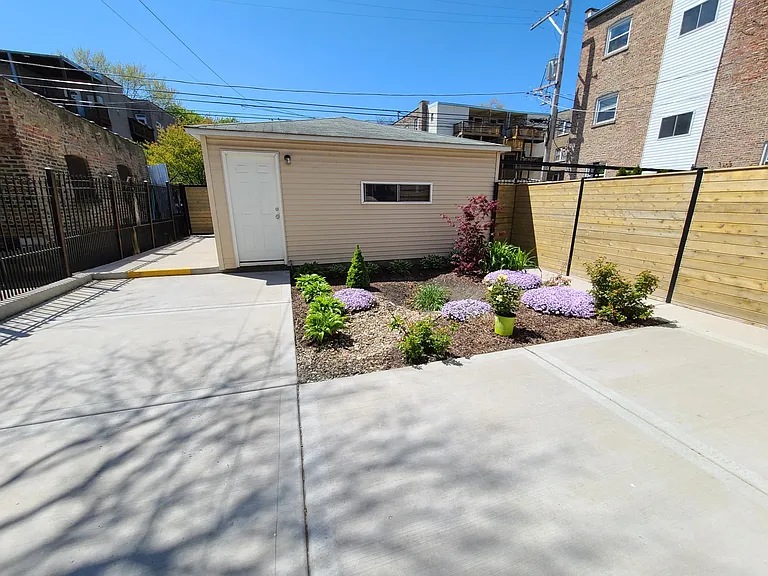 4642 N Saint Louis Ave #B — Photo 11