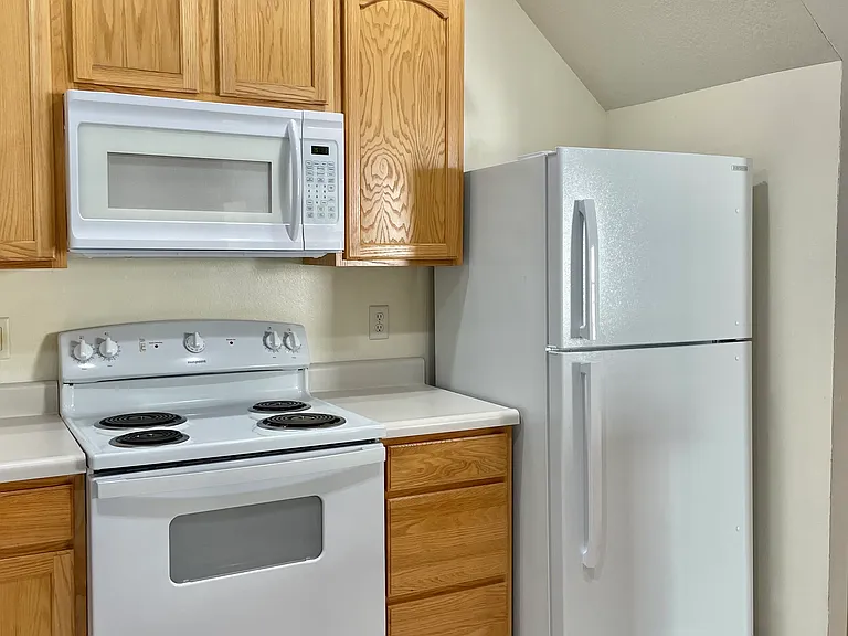3805 NE Gardenia Ln — Photo 6