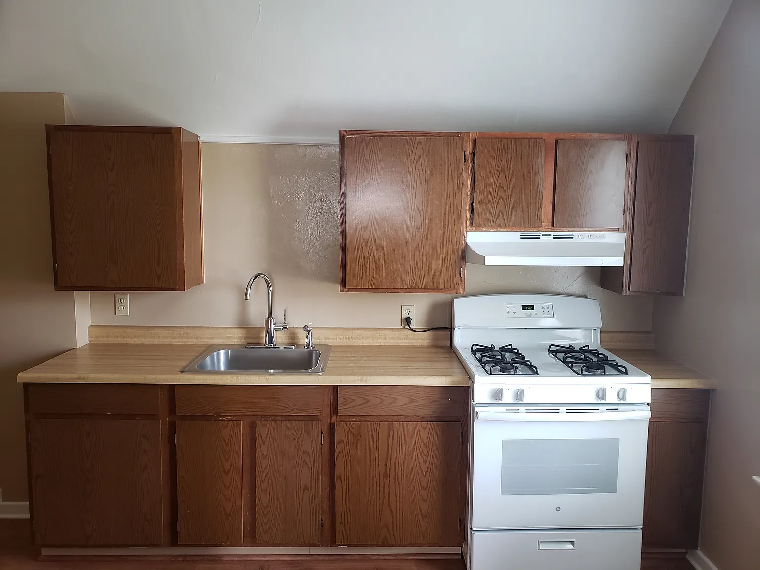 1 bed, 1100 sqft, $1,295 — Photo 2