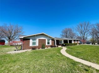 447 E Kirkland Dr, Nashville, IL 62263