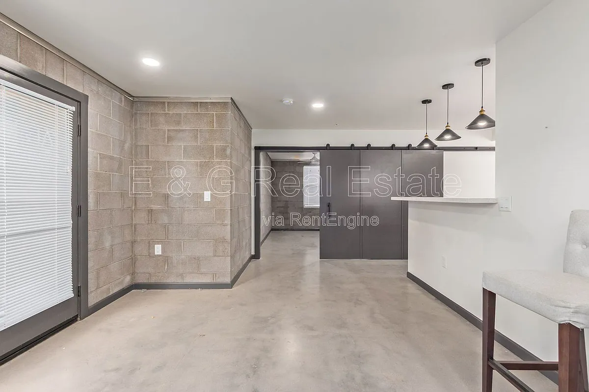 Building Photo - 129 N 11th Ave #1B