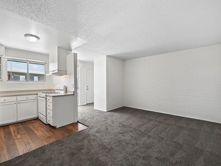 CATALINA VISTA APARTMENTS — Photo 30