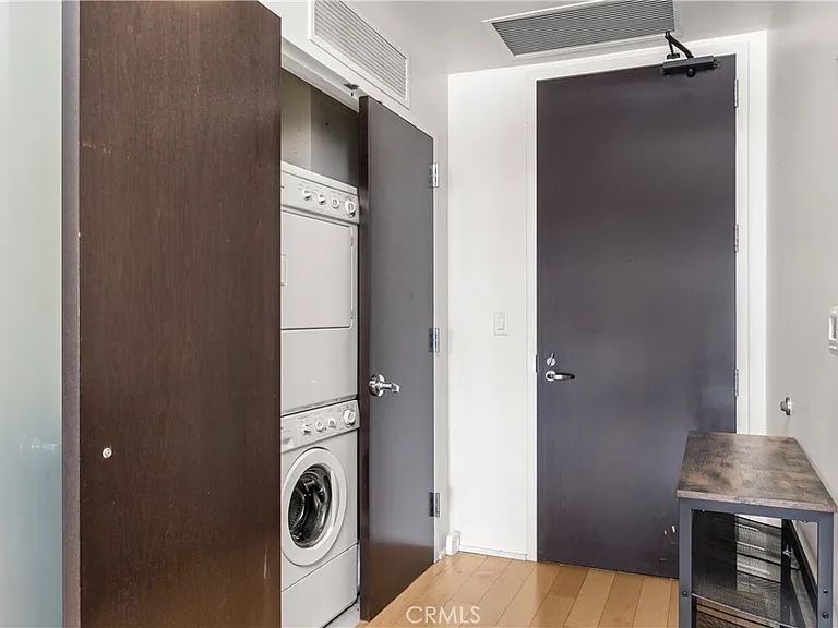 1100 Hope #810 — Photo 23