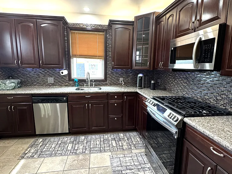 80-20 Margaret Pl #1G — Photo 2