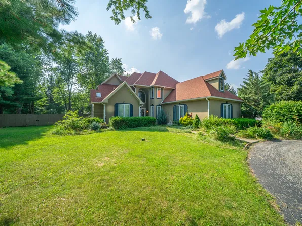 9817 N Hunters Ln, Spring Grove, IL 60081