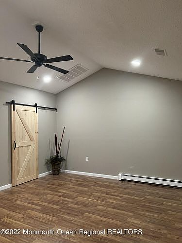 1st image of 106 Morning Glory Ln