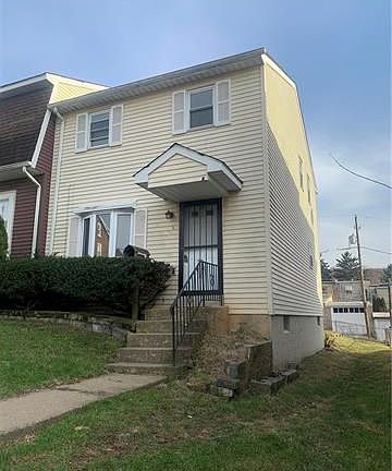 2nd image of 144 E Elm St