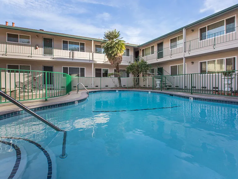 Valley Manor Apartments — Photo 1