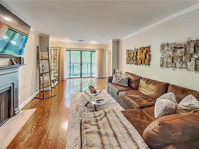 3104 Pine Heights Dr NE — Photo 2