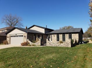 574 Mistic Harbour Ln, Schaumburg, IL 60193