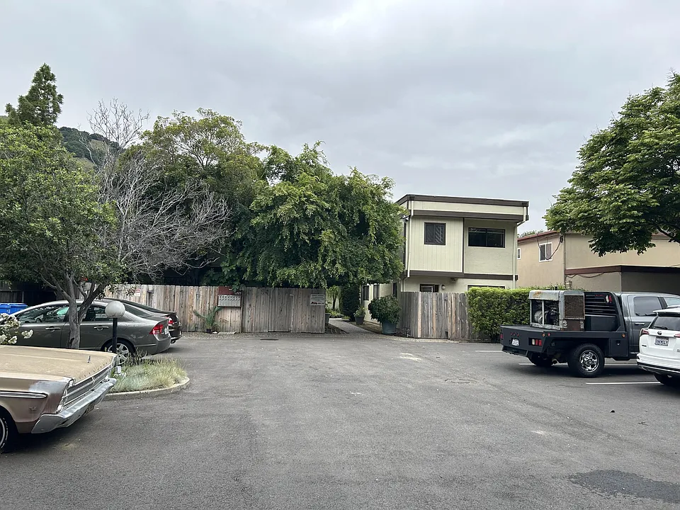 526 Dana St #8