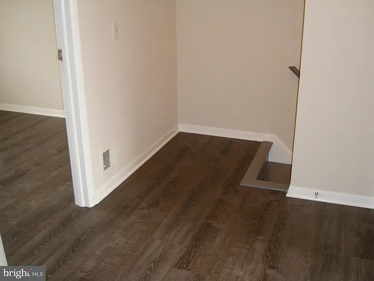 204 Cameron St — Photo 24