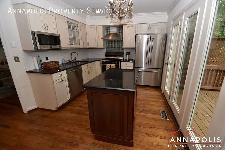 2817 pennypond lane north — Photo 4