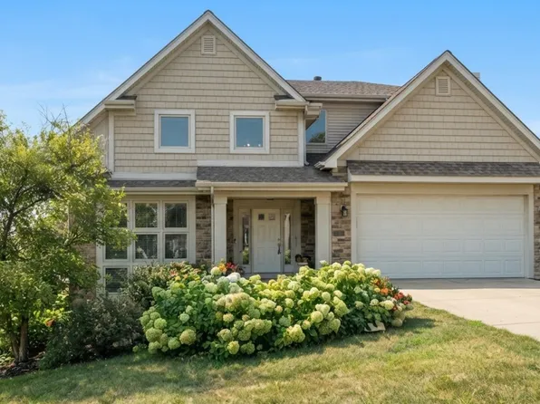 66 Copperwood Dr, Buffalo Grove, IL 60089