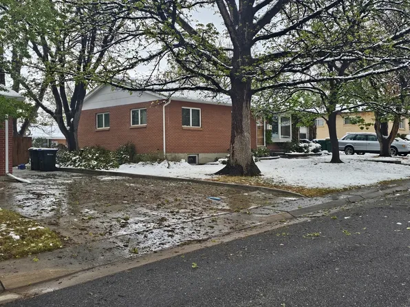 6907 Newcombe St, Arvada, CO 80004