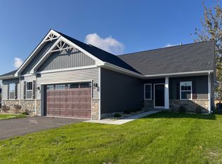 631 Anjali Ct #R, Sycamore, IL 60178