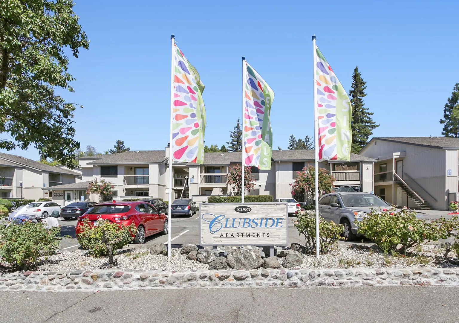 Clubside Apartments — Photo 1