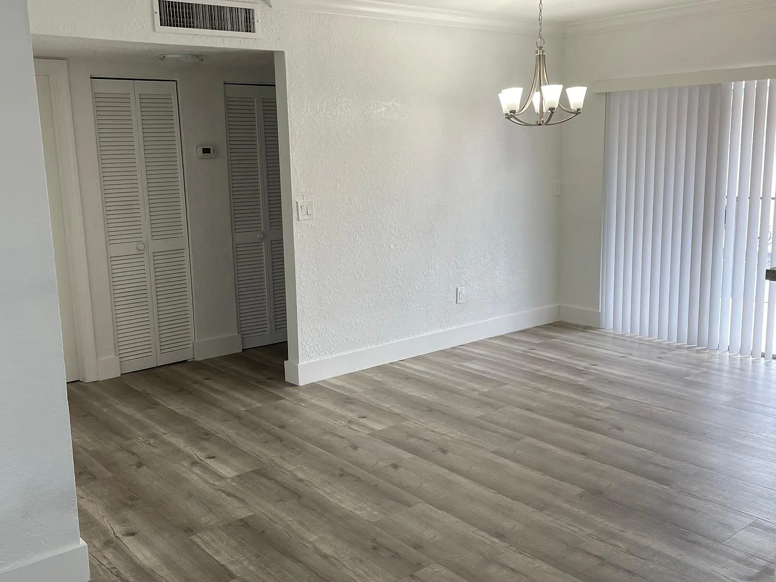 2 bed, 836 sqft, $2,200 — Photo 3