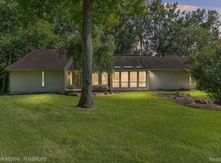 5843 Darbwood Ln, West Bloomfield, MI 48324