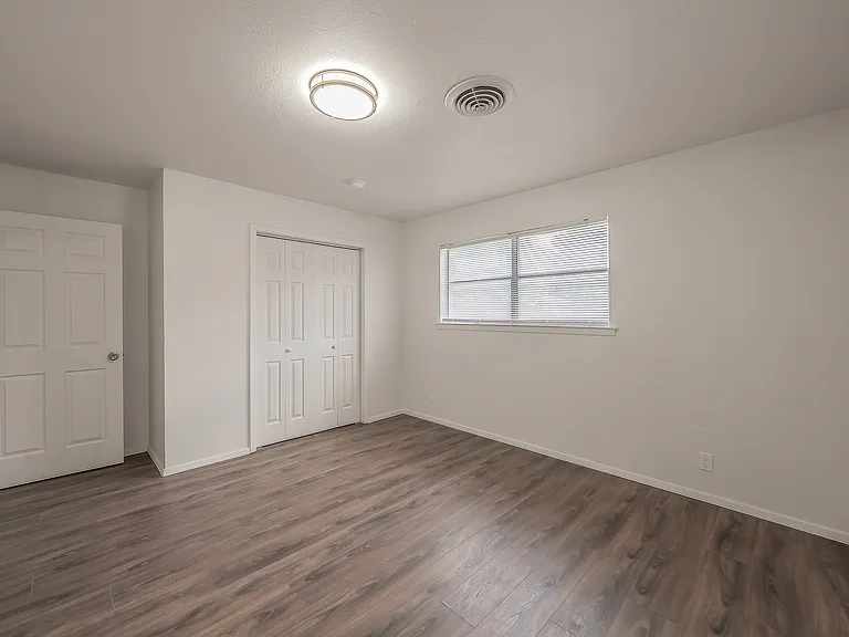 Glenhaven Dr — Photo 18