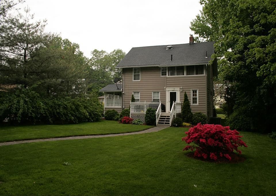 2nd image of 140 Central Ave