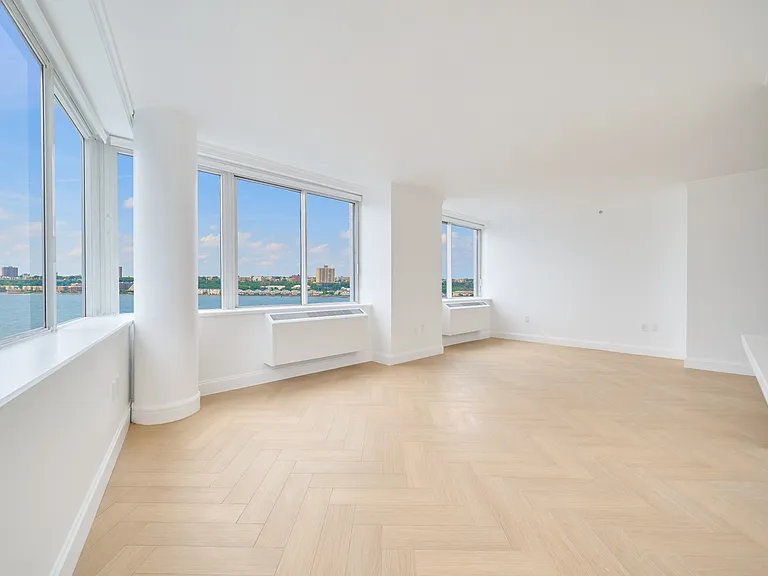 160 Riverside Blvd #14S — Photo 4