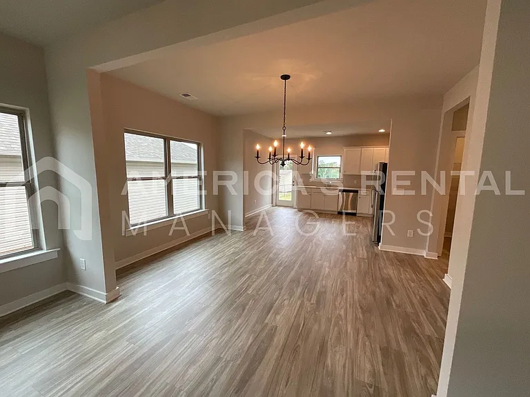 486 Andrew Dr — Photo 3