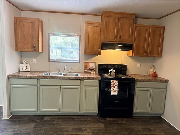 4th image of 9828 Boxwood Dr N