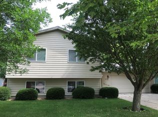 1170 Sunset Dr, Beresford, SD 57004
