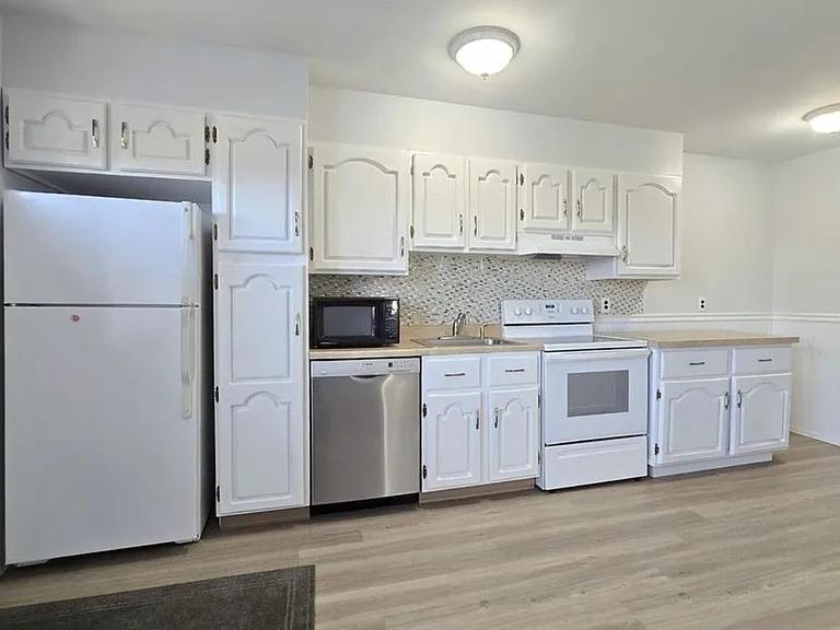 3 Martin Pl #2 — Photo 4