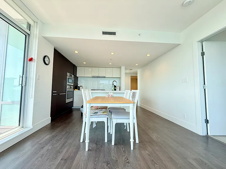 5508 Hollybridge Way #1303 — Photo 9