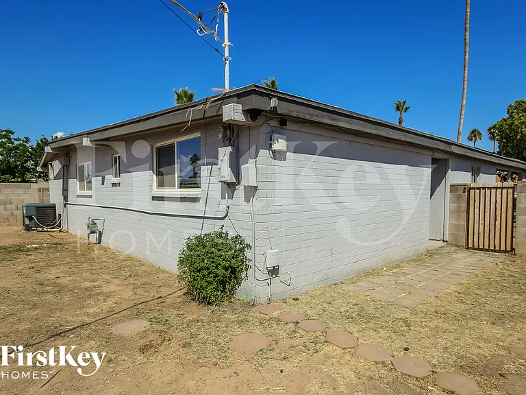 8830 N 37th Ave — Photo 15