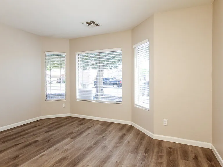 7334 W Lamar Rd — Photo 13