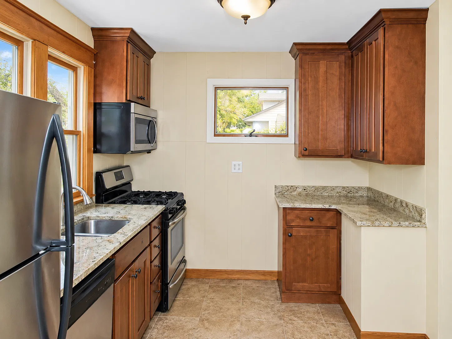 4 bed, 1.5 bath, $2,149 — Photo 4