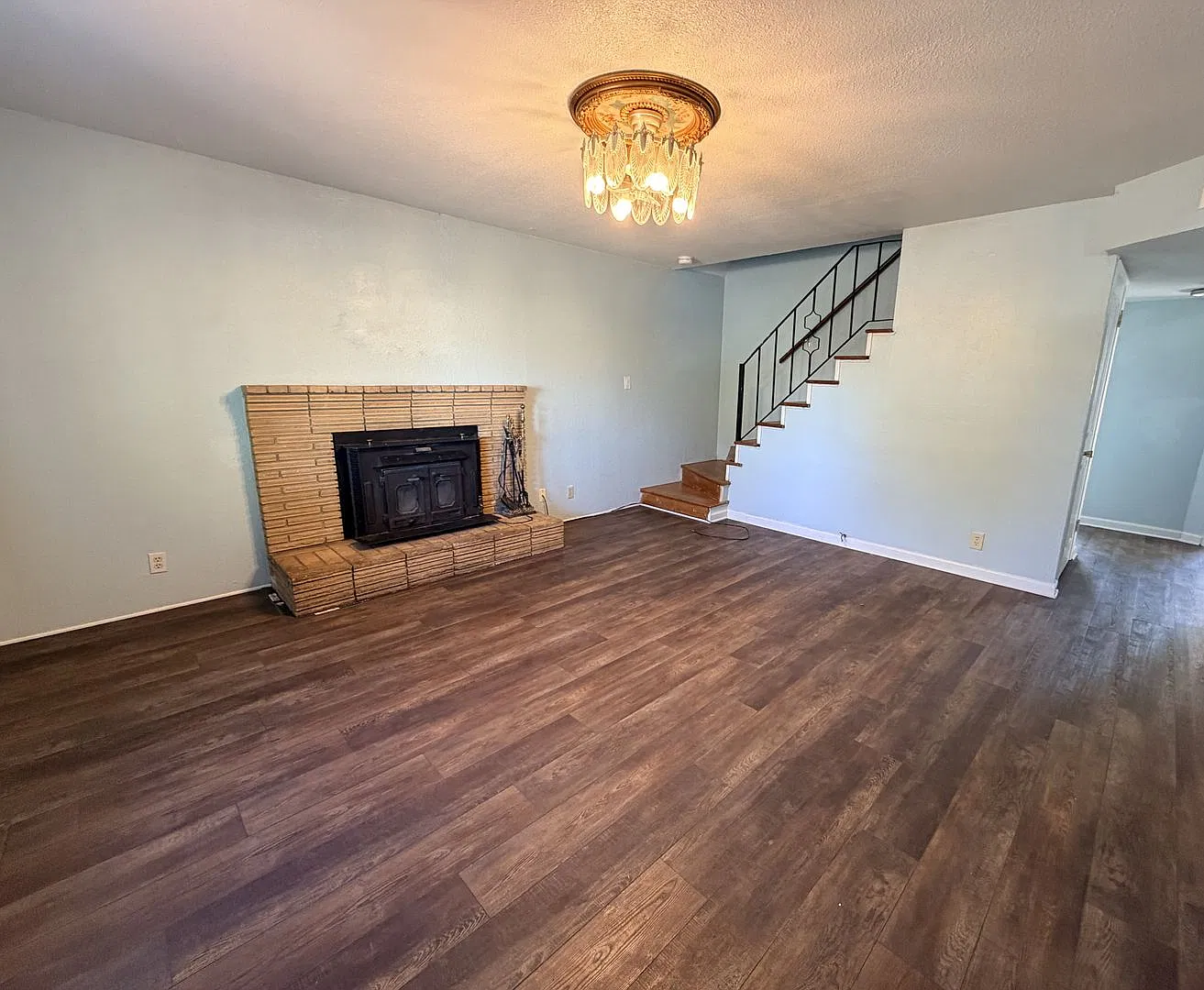 Central Sparks House - 4 Bedroom/2 Car Garage — Photo 3