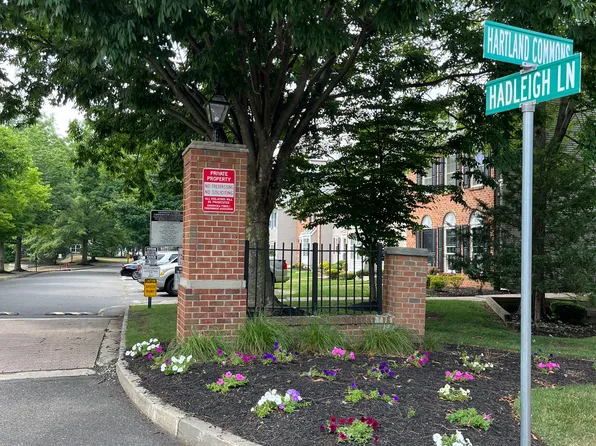 373 Hadleigh Ln, North Brunswick, NJ 08902
