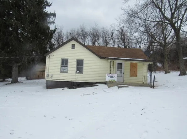 18 Cooper Ln N, Lemont Furnace, PA 15456