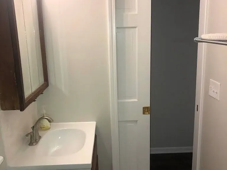 286 E Norman Ln — Photo 10