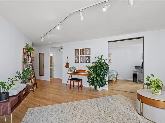 5th image of 5320 N Sheridan Rd APT 708