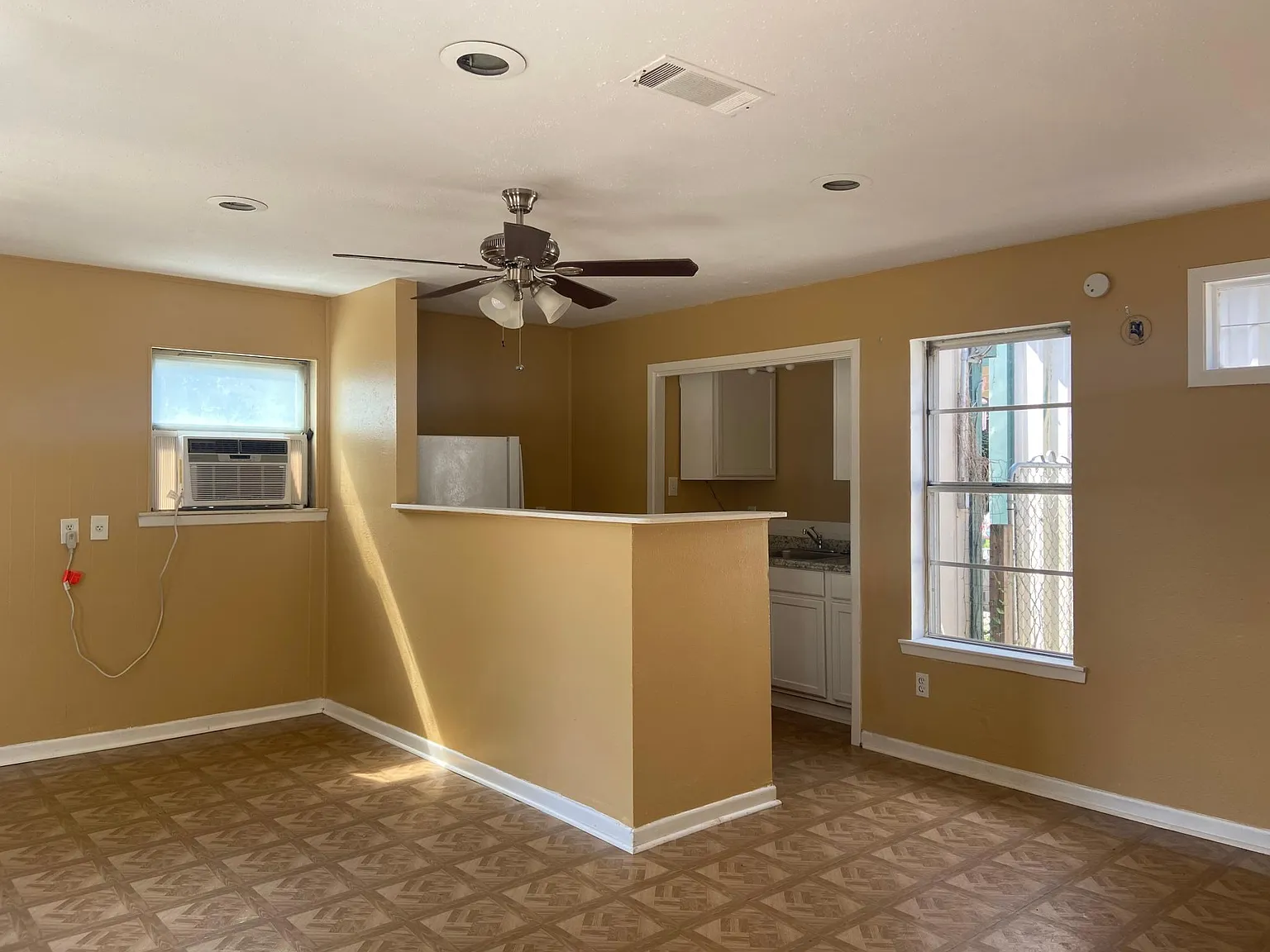 1501 N Travis St — Photo 1