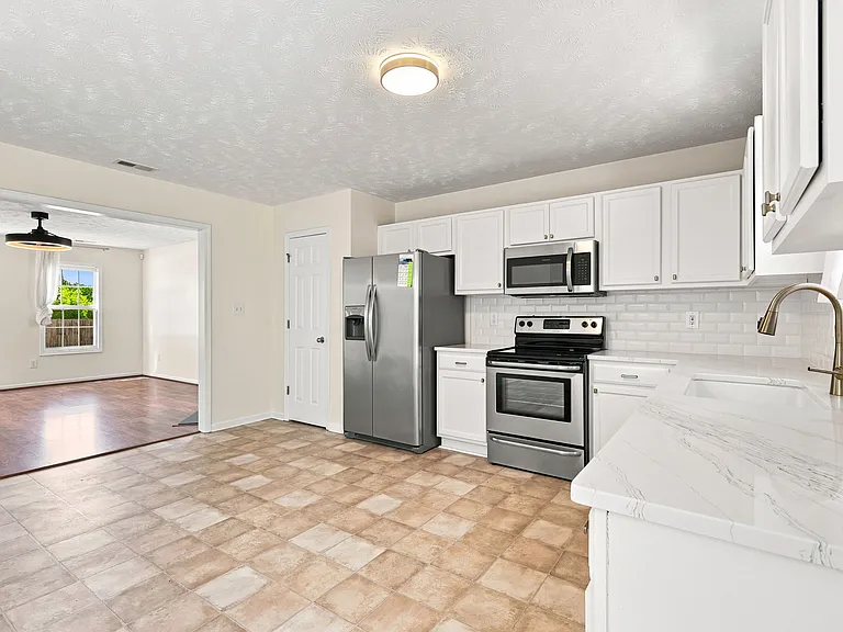 4906 Yorkchester Dr — Photo 16