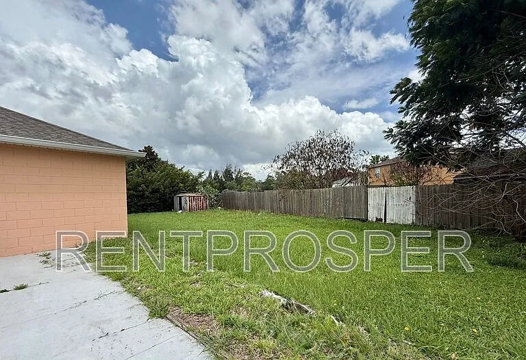 220 Canterbury Ct — Photo 18
