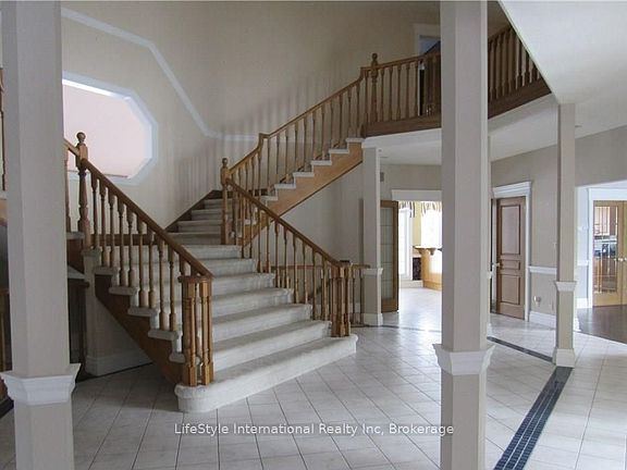 3rd image of 220 Arkell Rd