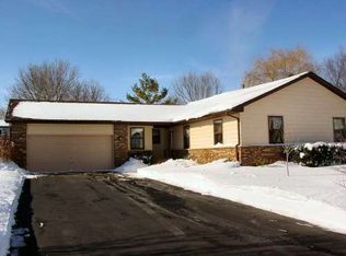 2561 Heron Dr, Lindenhurst, IL 60046